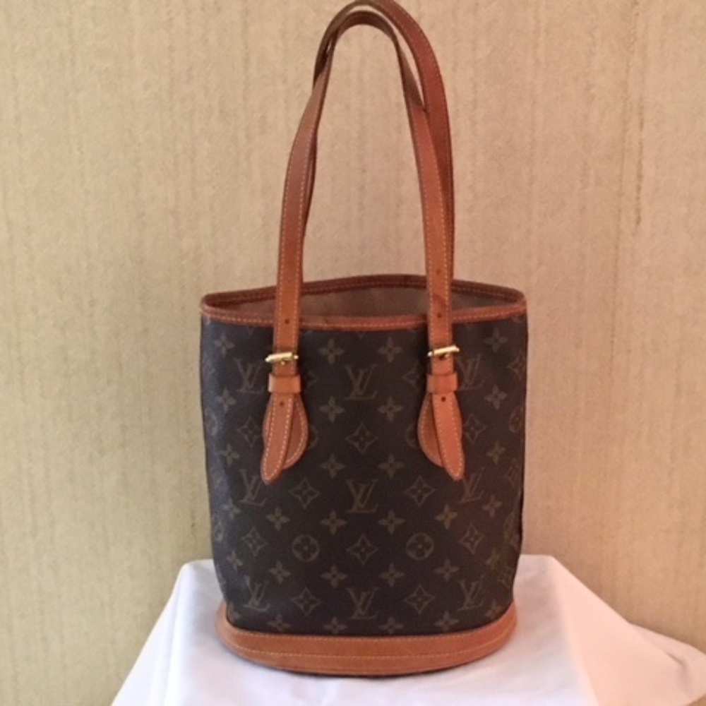 Vintage Louis Vuitton bucket bag